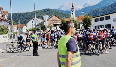 Mladi kolesarji so dali prednost tekmovalcem za na Krvavec